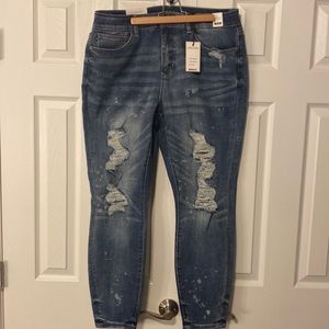 Judy Blue Bleach Splashed Distressed Skinny Jean!